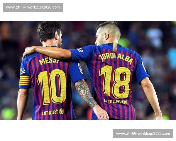 温情重逢！梅西通道内拥抱恩里克 巴黎老友跨越胜负的足坛情谊