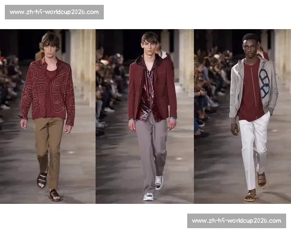 巴洛特利巴黎时装周跨界首秀 34 岁足坛传奇开启时尚新征程