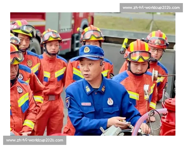 洪水中的生命托举:榕江消防员用身躯筑起 “避风港” 洪水中的生命托举:榕江消防员用身躯筑起 “避风港”
